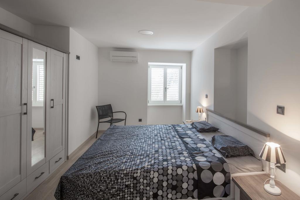Apartments Villa Adrienne Mali Losinj Bagian luar foto
