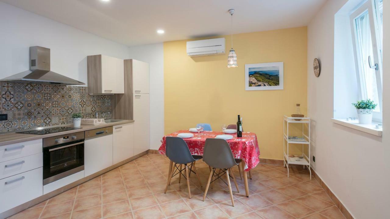 Apartments Villa Adrienne Mali Losinj Bagian luar foto